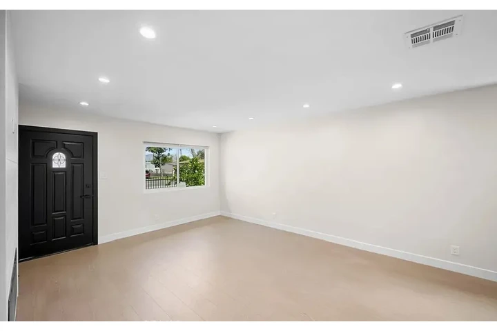 $2500 : Beautiful 3 bedroom house image 7