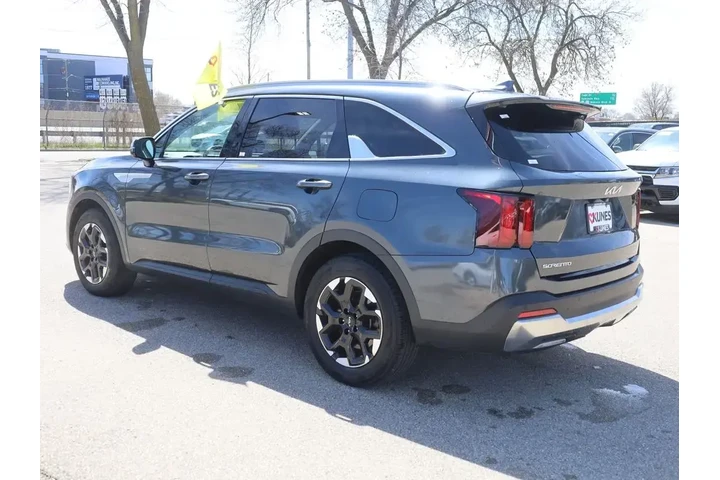 $24677 : Kia Sorento 2024 S 4dr SUV image 7