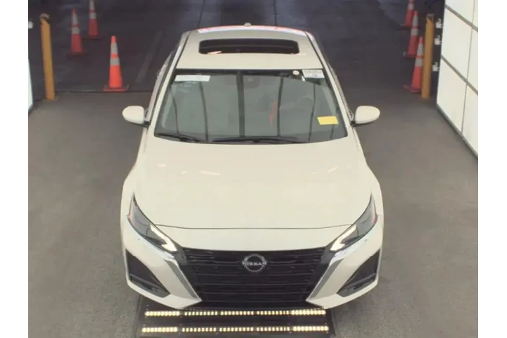 $23390 : Nissan Altima 2024 2.5 SL 4d image 2