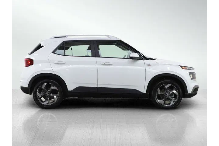 $23499 : Hyundai VENUE 2026 SEL 4dr C image 6