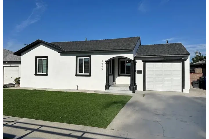 $2143 : READY FOR MOVE IN Downey image 1