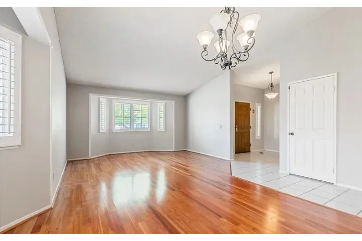 $1450 : 1 bed 1ba Apt in Koreatown image 9