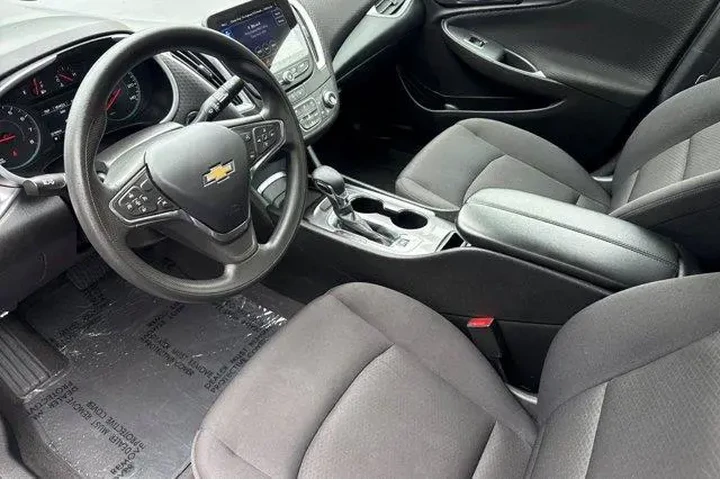 $15692 : Chevrolet Malibu 2023 LT 4dr image 5