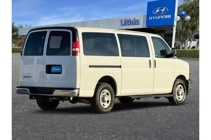 $20999 : Chevrolet Express 2017 LT 35 image 3