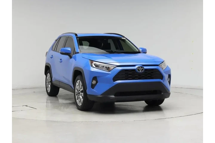 $26998 : Toyota RAV4 2021 XLE Premium image 1