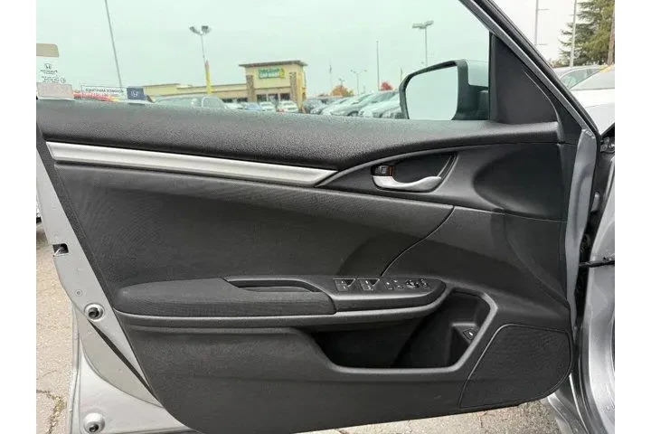 $17430 : Honda Civic 2017 LX 4dr Seda image 5