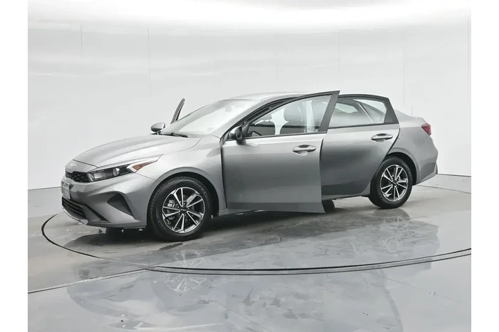 $16659 : Kia Forte 2022 FE 4dr Sedan image 6