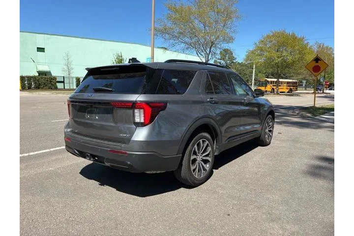 $39612 : Ford Explorer 2025 AWD ST-Li image 3