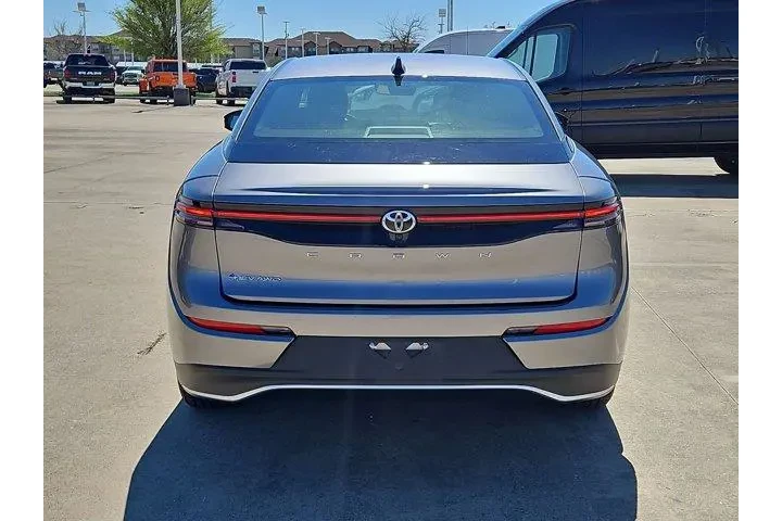 $36600 : Toyota Crown 2025 AWD Nights image 4