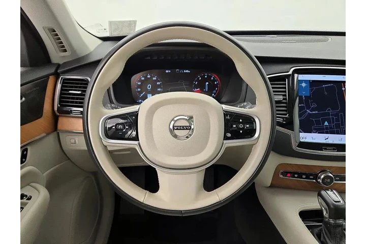 $39998 : Volvo XC90 2022 AWD T6 Momen image 10