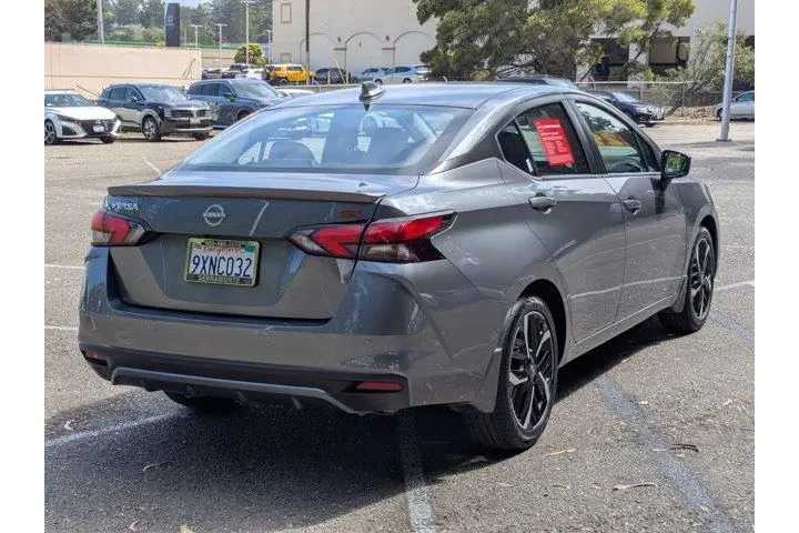 $22977 : Nissan Versa 2025 SR 4dr Sed image 5