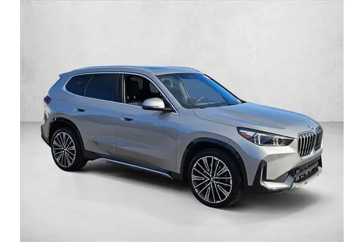 $38777 : BMW X1 2025 AWD xDrive28i 4d image 3