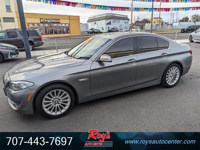 2012 528i Sedan image 4