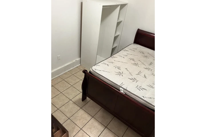 $800 : Recámara Disponible image 1