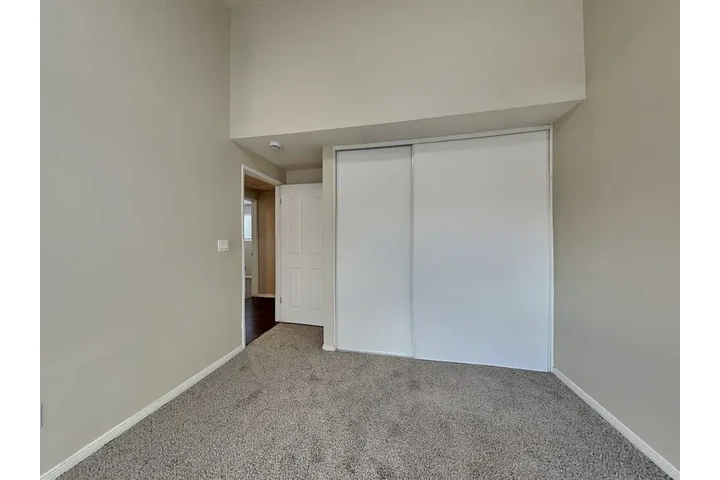 $2400 : 3 Bedroom home Available in LA image 6