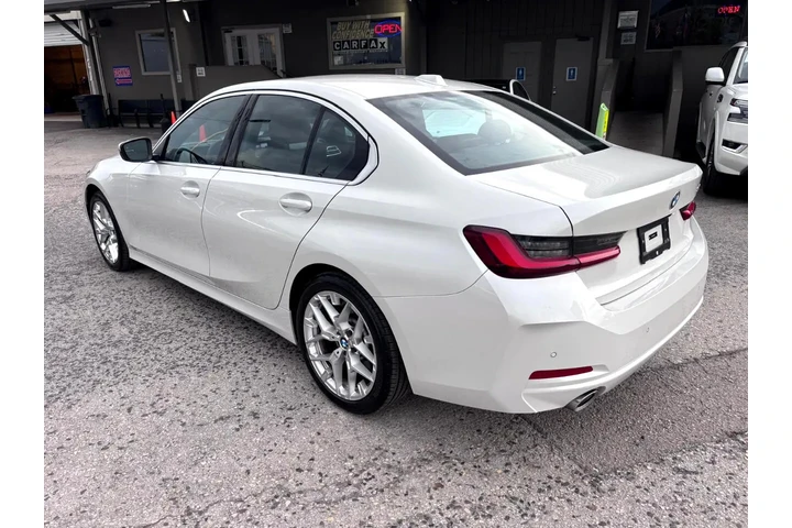 2025 BMW 3 Series 330i Sedan image 5
