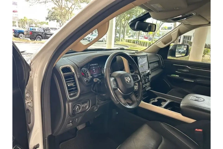 $24832 : Ram 1500 2019 4x2 Laramie 4d image 6