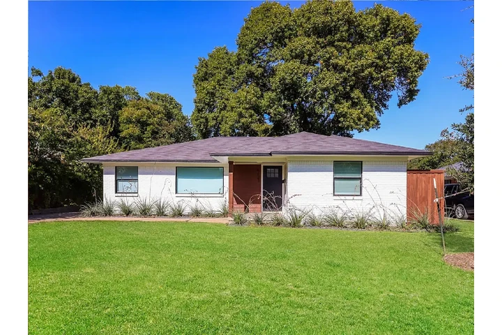 $1000 : Beautifully natural light image 1