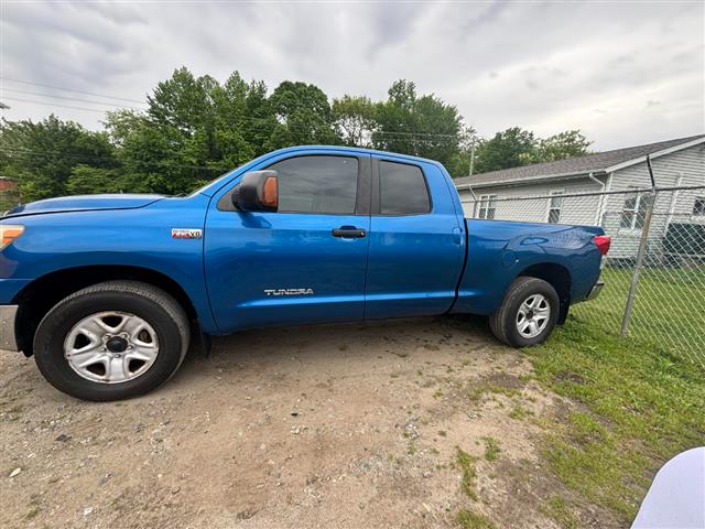 $16995 : 2010 Tundra image 2