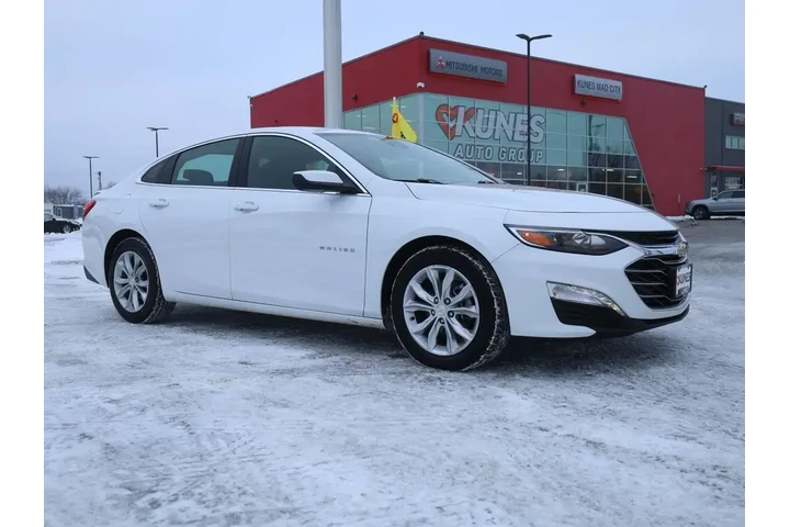 $19677 : Chevrolet Malibu 2024 LT 4dr image 2