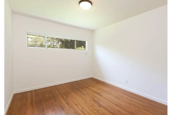 $2400 : 3Bed/2Bed House available now image 5