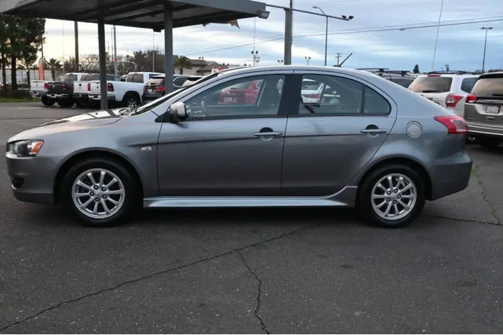 $7498 : 2014 Lancer Sportback ES image 10