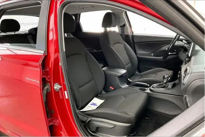 $14490 : Hyundai ELANTRA GT 2018 4dr image 7