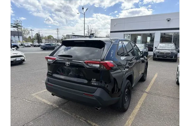 $25943 : Toyota RAV4 2022 AWD LE 4dr image 2
