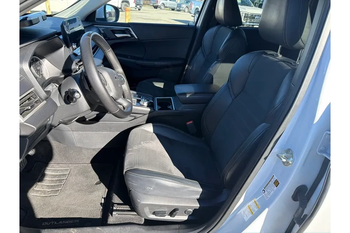 $23500 : Mitsubishi Outlander 2024 SE image 10