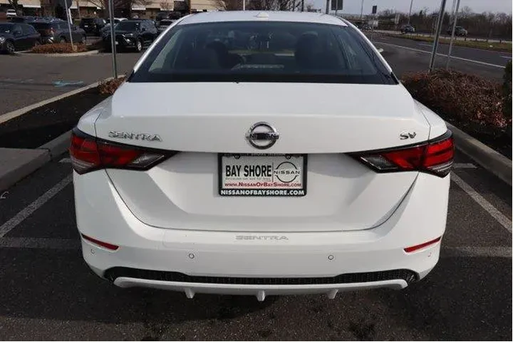 $17417 : Nissan Sentra 2023 SV 4dr Se image 7
