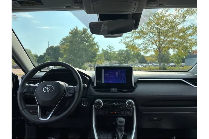 $31997 : Gold Certified2024 RAV4 XLE image 4