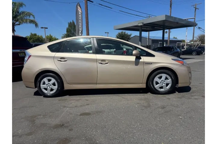 $9998 : 2011 Prius One image 9