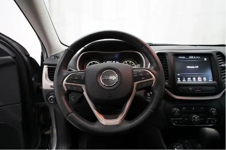 $14698 : Jeep Cherokee 2016 4x4 Latit image 4