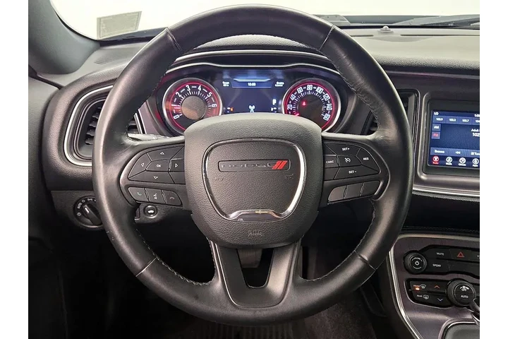$18998 : Dodge Challenger 2018 SXT 2d image 10