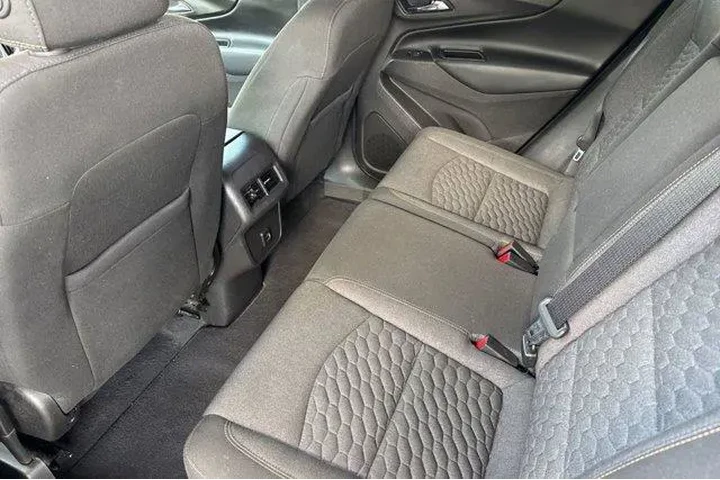 $10183 : Chevrolet Equinox 2019 4x4 L image 6