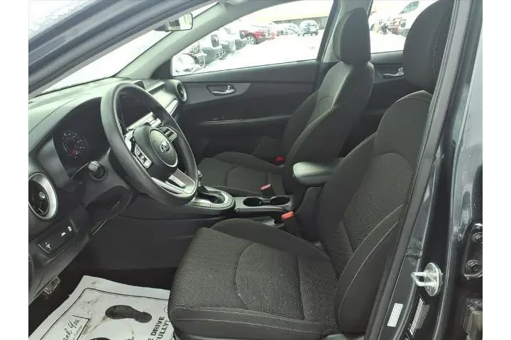 $13488 : Kia Forte 2019 LXS 4dr Sedan image 9