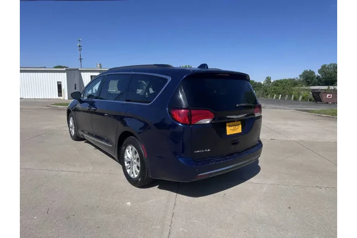 $9900 : 2017 Pacifica Touring-L image 4