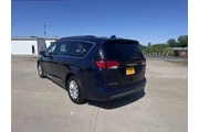 $9900 : 2017 Pacifica Touring-L thumbnail