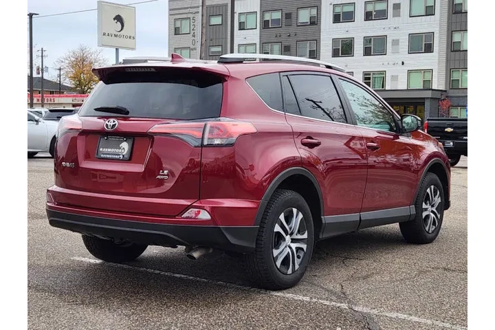 $16974 : 2018 RAV4 LE image 10