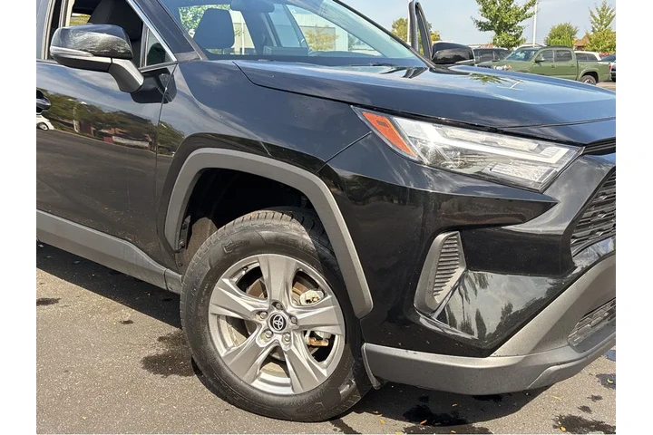 $35000 : Gold Certified2025 RAV4 XLE image 7