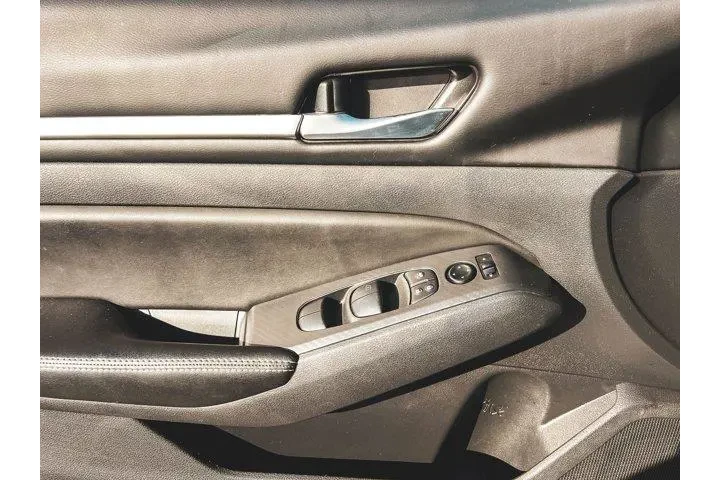 $17997 : Nissan Altima 2022 2.5 SV 4d image 9