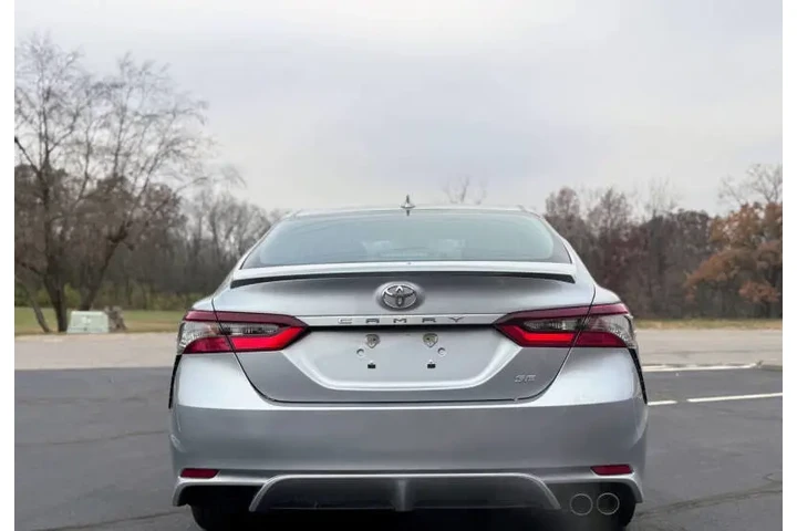 $20999 : 2022 Camry SE image 7