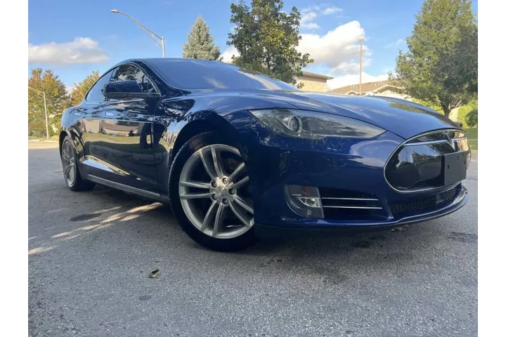 $12991 : 2015 Model S 85D image 4
