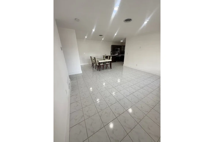 $900 : Esta hermosa casa renovada image 3
