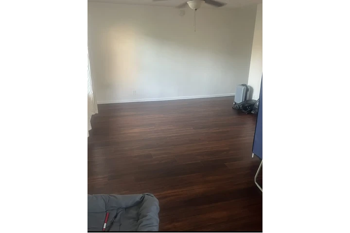 $500 : SE RENTA COMODA SALA KOREATOWN image 2