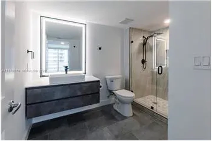 $5800 : Rental property with 3 bedro image 3