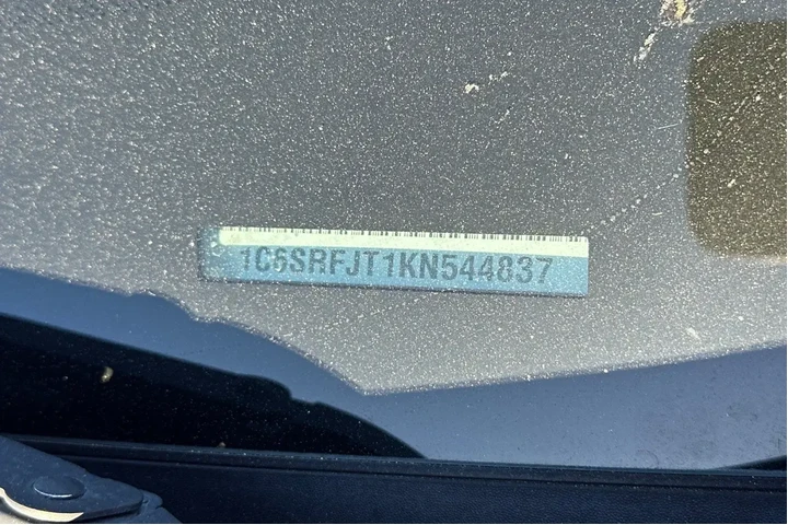 $29991 : Ram 1500 2019 4x4 Laramie 4d image 2