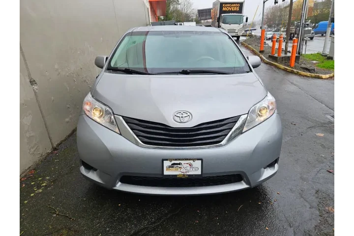 $12999 : 2012 Sienna LE 8-Passenger image 8