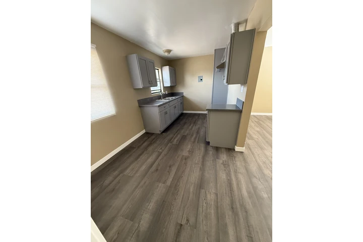 $1650 : Compton -Apt 1Rec / 1 Ban image 4