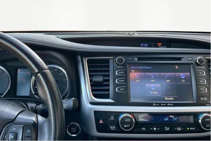 $24328 : Toyota Highlander 2019 XLE 4 image 8